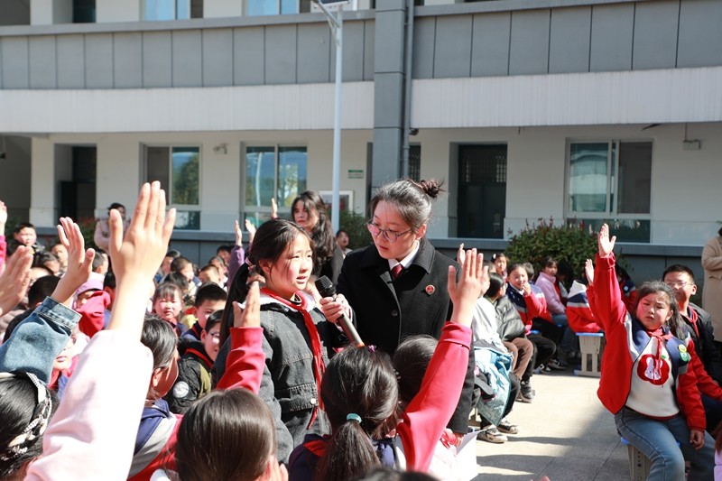 郧阳检察：法治暖流温暖青龙泉学校