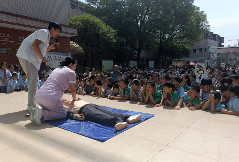 柳陂镇卫生院开展“防溺水”急救知识进校园活动